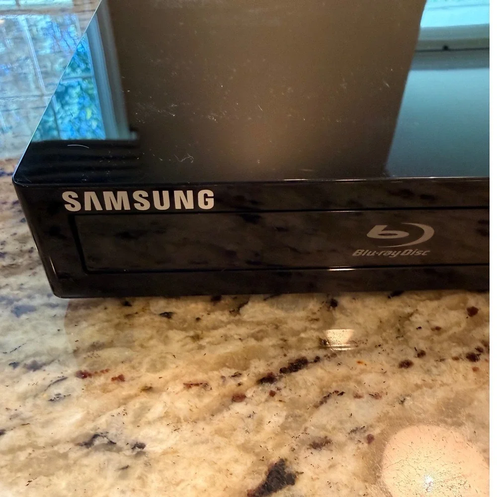 Samsung BD-F5700 Wi-Fi Blu-ray Disc Player‎ 1080p HD Streaming Black with Remote